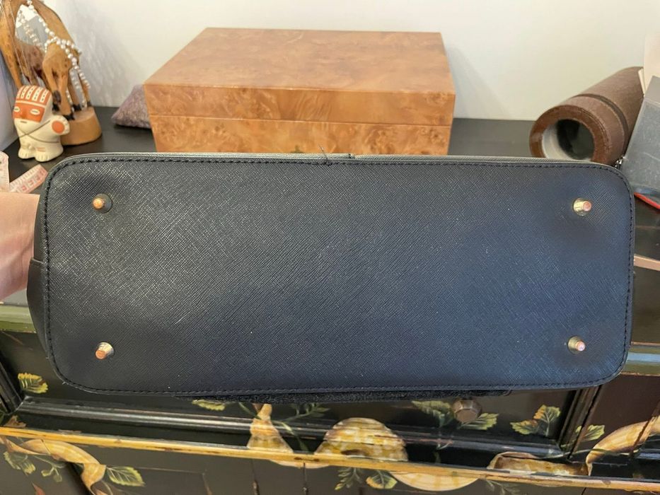 DKNY кожена чанта