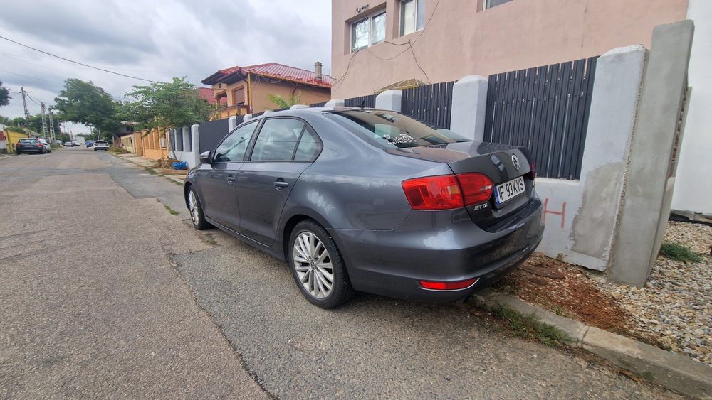 Volkswagen Jetta 2011 - interior piele