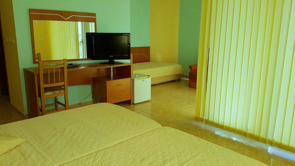 Дава се под наем Хотел в с. Равда, Област Бургас - 2155 кв.м за 55000 € - Снимка #3