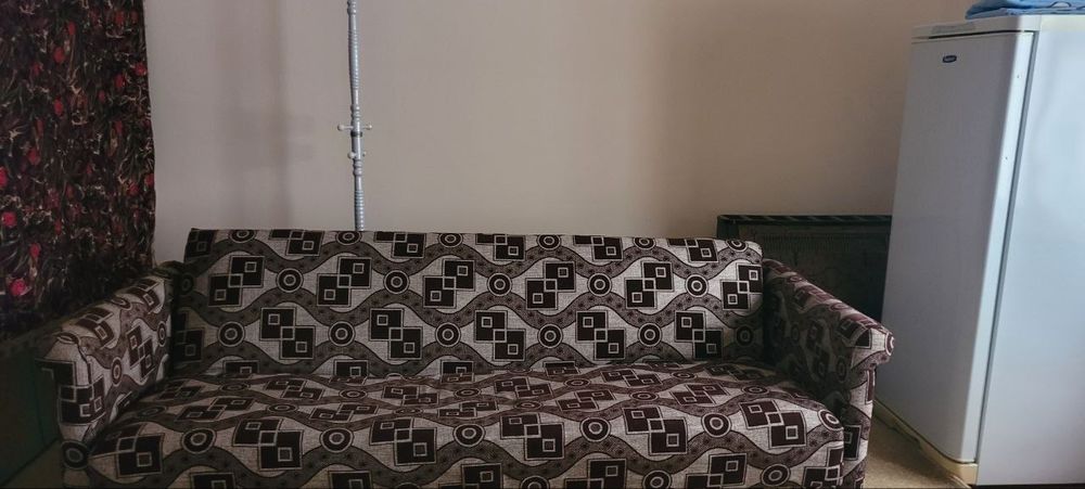 Диван сотилади домашний.