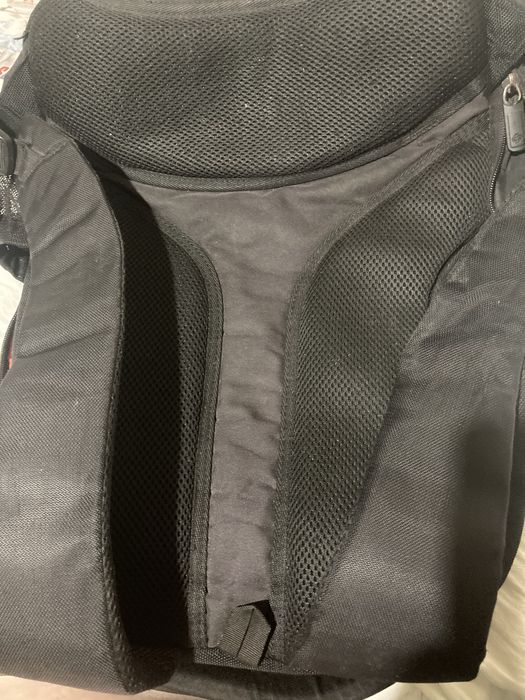 Vînd rucsac Samsonite .Prețul 250 Ron