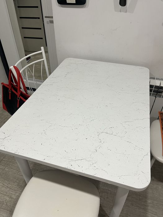 Стол в идеальном состоянии