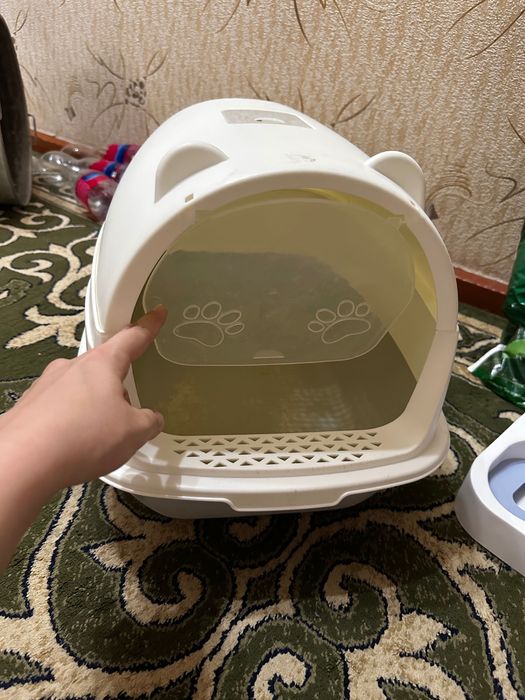 Кошачий лоток закрытый и кормушка