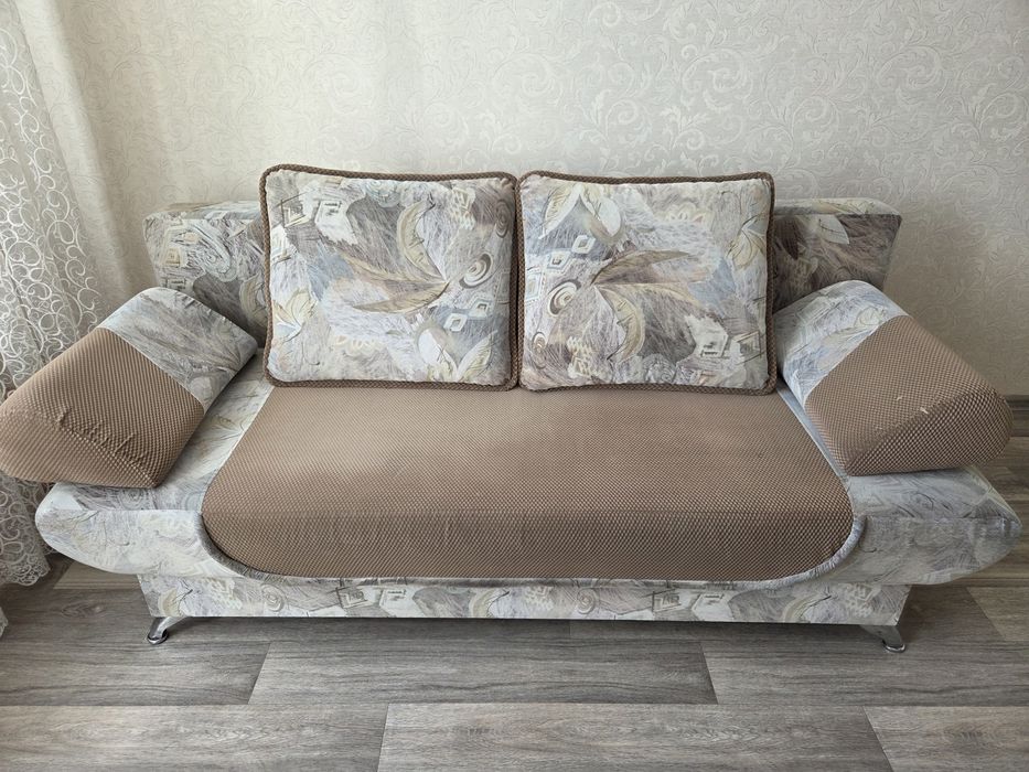 Мягкая мебель ,раскладыаается.