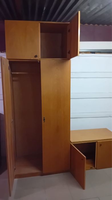 Dulap pentru haine cu un sertar atasat