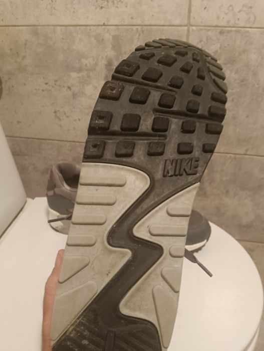 Adidași Originali Nike Air Max mărimea 44 in stare foarte bună.