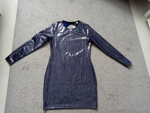 vand rochie paiete marimea M,nou nouta cu eticheta h&m.