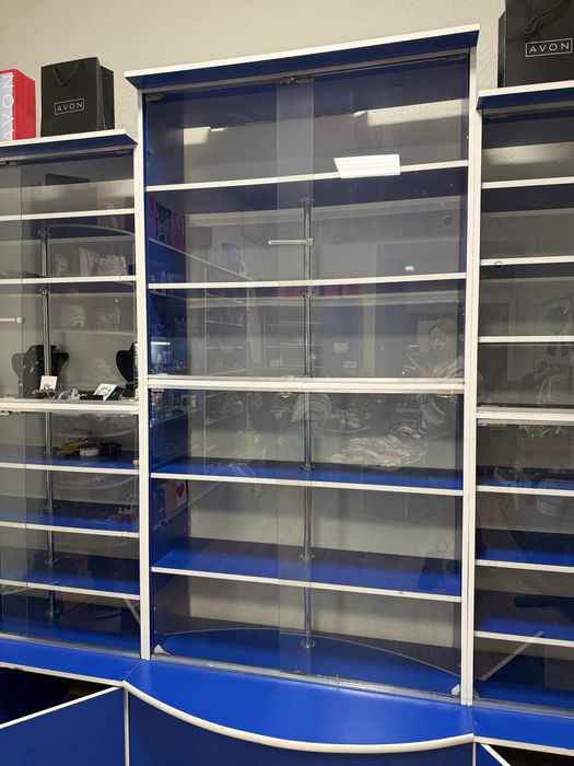 Продам витрины.