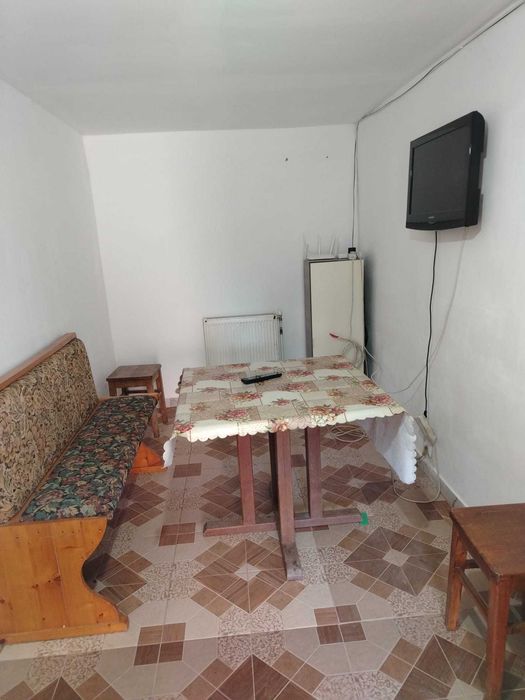 Închiriez apartamente la casa.toate utilitățile,curte,centrala gaz.