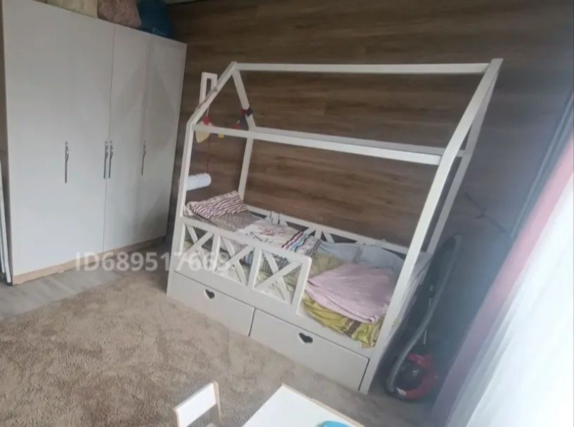 Кровать детский, очень в хорошем состоянии,