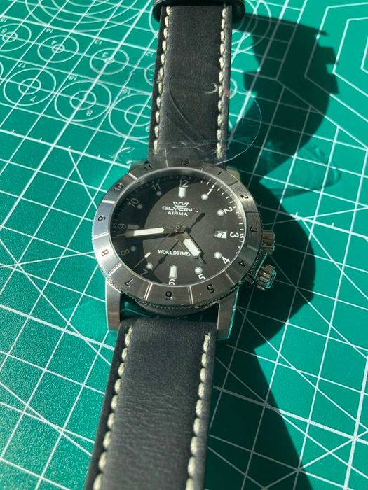 Glycine Airman 42 mm Quartz Swiss made. Superluminova.