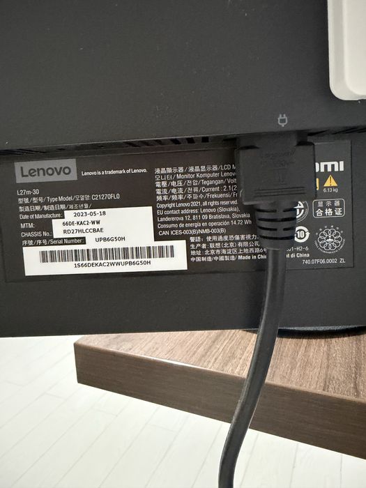 Monitor LED Lenovo  27" Full HD + suport birou