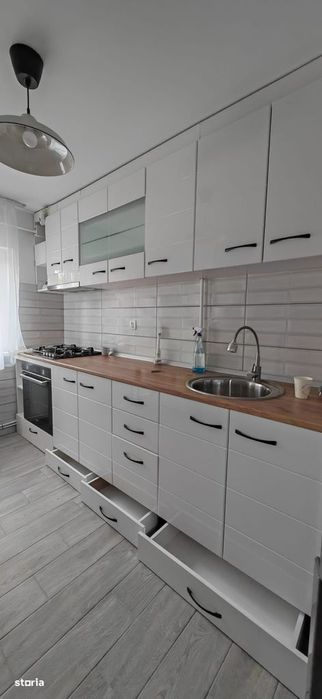 Inchiriez apartament 3 camere | parcare | AC | stație STV