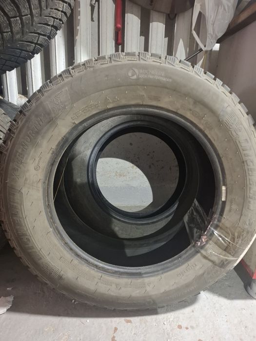 Продам комплект шин