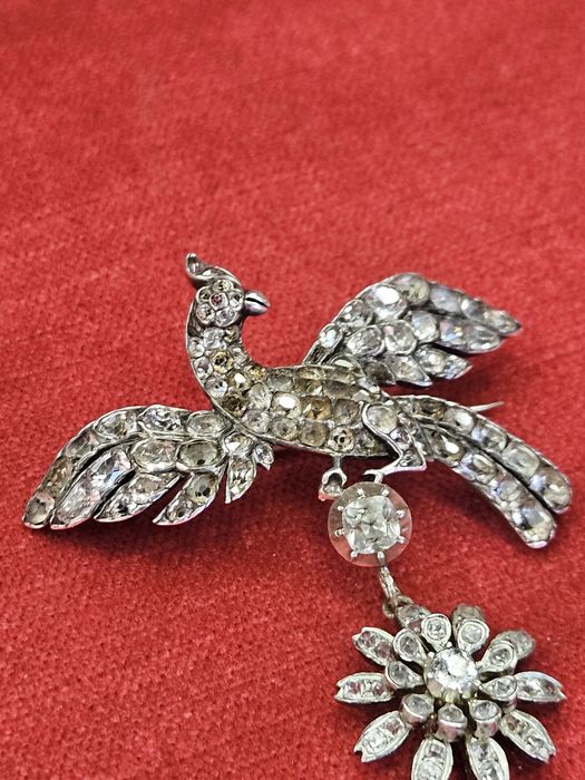 Сребърна брошка от 18 - ти век.