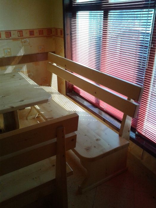 Продавам маса с 4бр пейки от масив /нови/