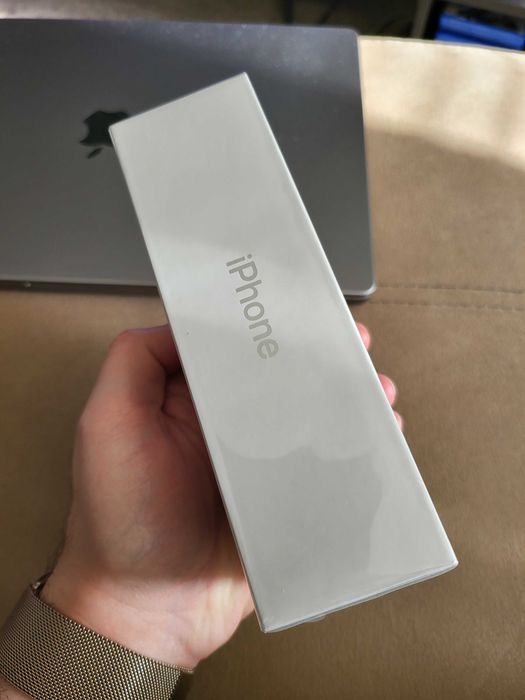 Iphone 8 silver 64GB нов, фабрично запечатан, рядък