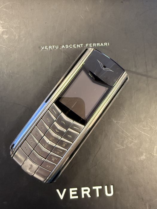 Vertu Ascent Ferrari - editie limitata