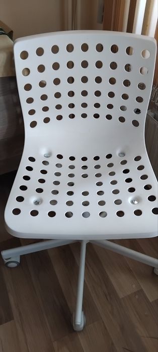 Въртящ се стол Икеа