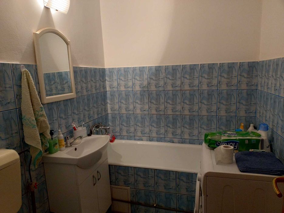 Vând apartament cu 3 camere în Caransebeș.