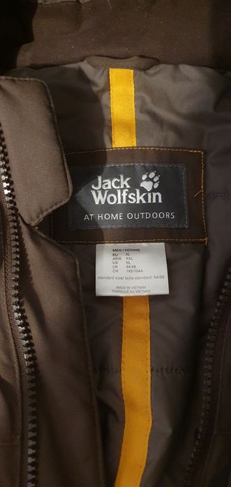 Geaca groasa Jack Wolfskin, originala, folosit 1 sezon
