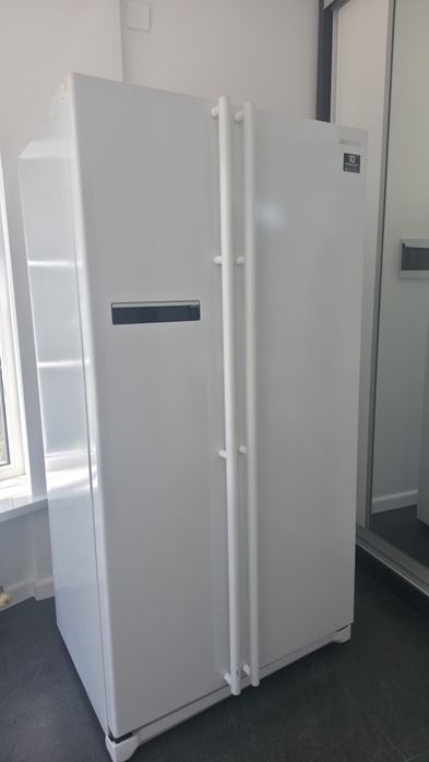 Холодильник Samsung Side by Side