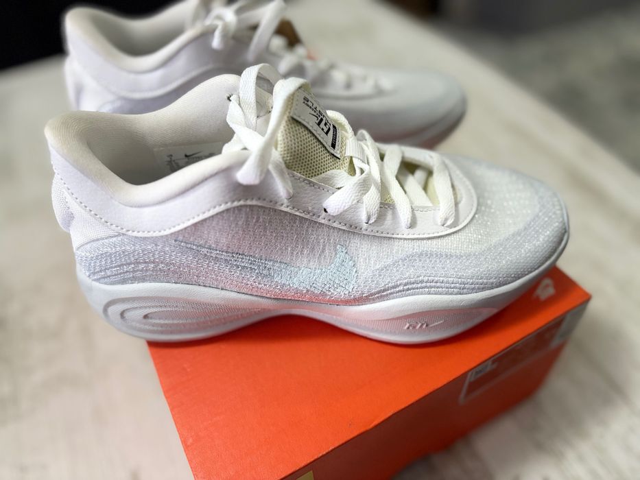 Adidaș Nike autentici în stare perfectă,complect nepurtați