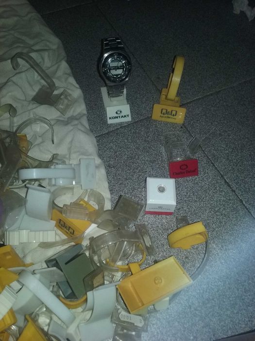 Стойки за часовници