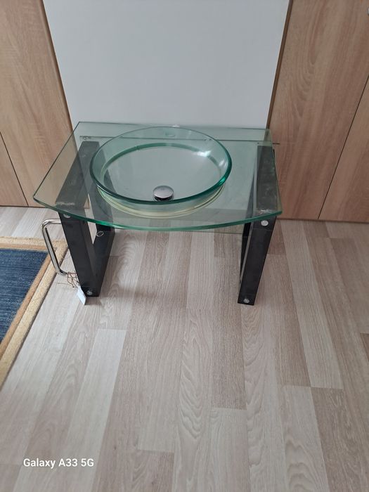 Ghiuveta Dulap și Oglinda baie