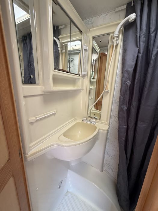 Rulota Elddis Avante 4950€ An 2005, impecabila, sistem fotovoltaic