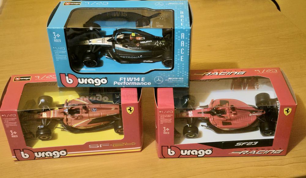 Machete auto scara 1 43 Formula 1 Bburago Red Bull Petronas Ferrari