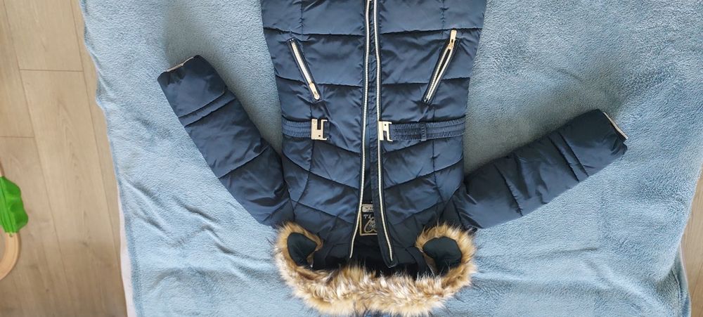 Vand geaca fetita C&A marimea 128 impecabila