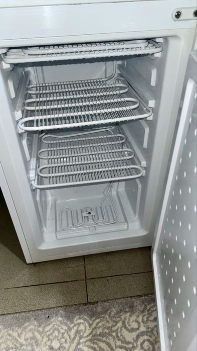 Холодильник в рабочем состояние