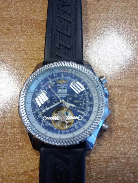 различни часовници всички работещи