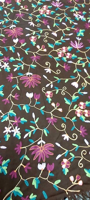 Нов вълнен шал бродерия