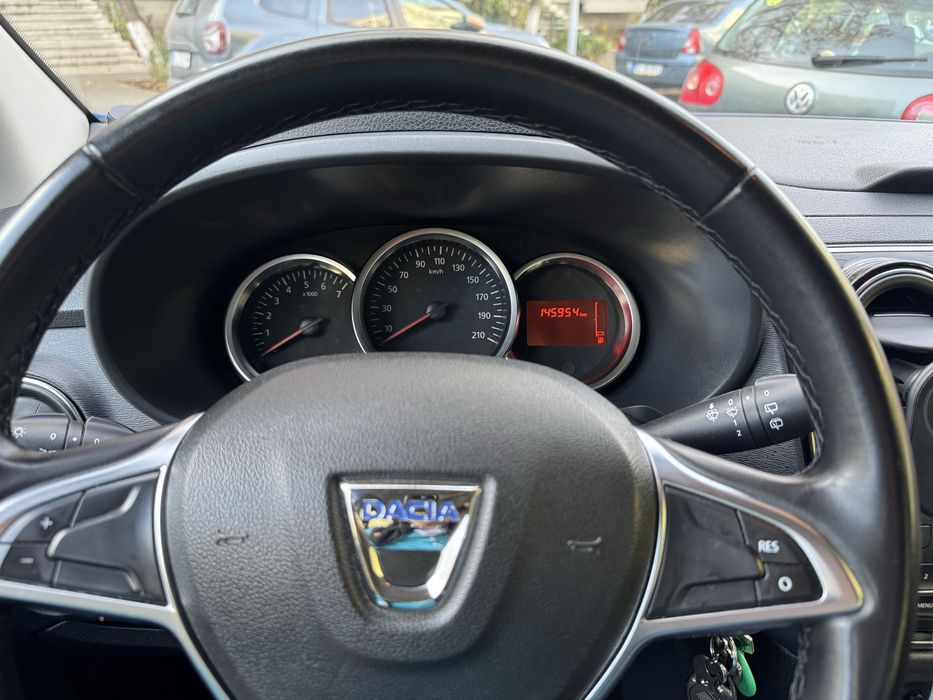 Vând Dacia Lodgy