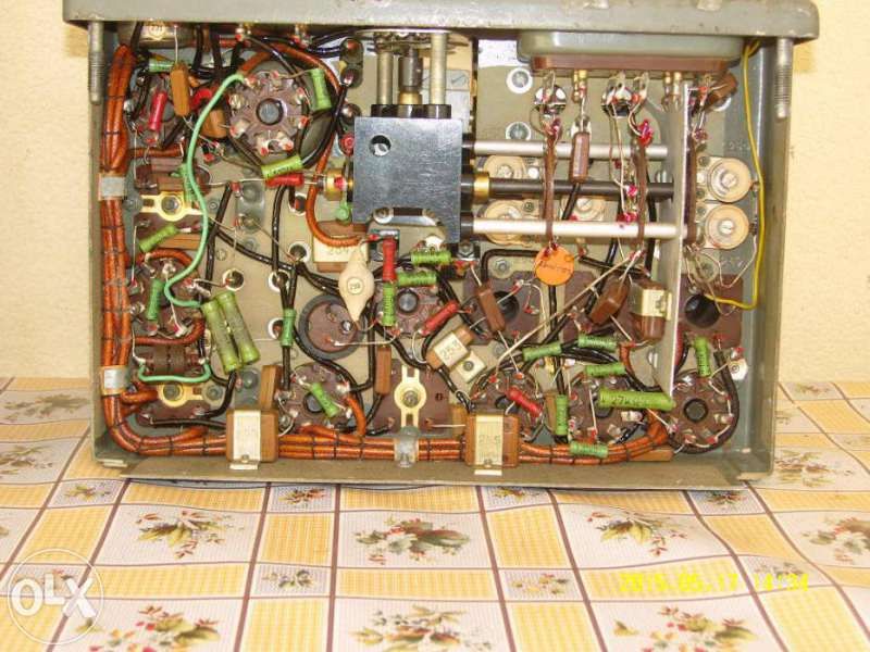 Продавам военен приемник от танкова радиостанция 10 рт-26