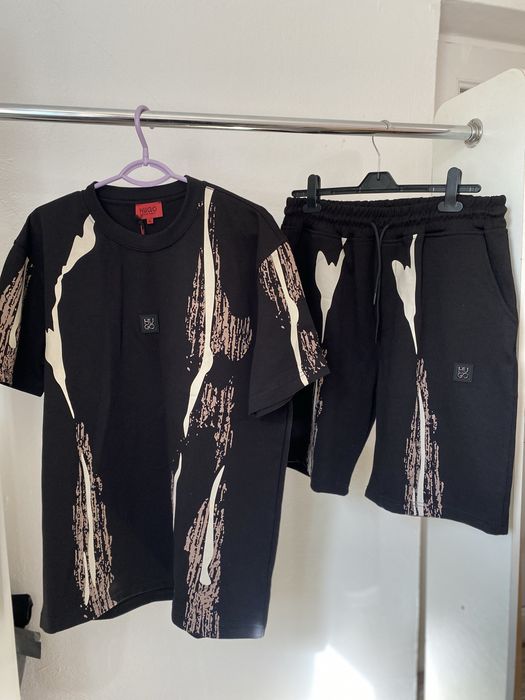 Compleu bărbați Hugo Boss negru cu imprimeu mărimea XL Nou cu etichetă