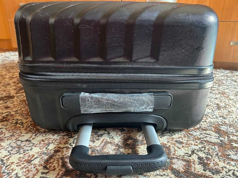 Нов пътнически куфар за багаж