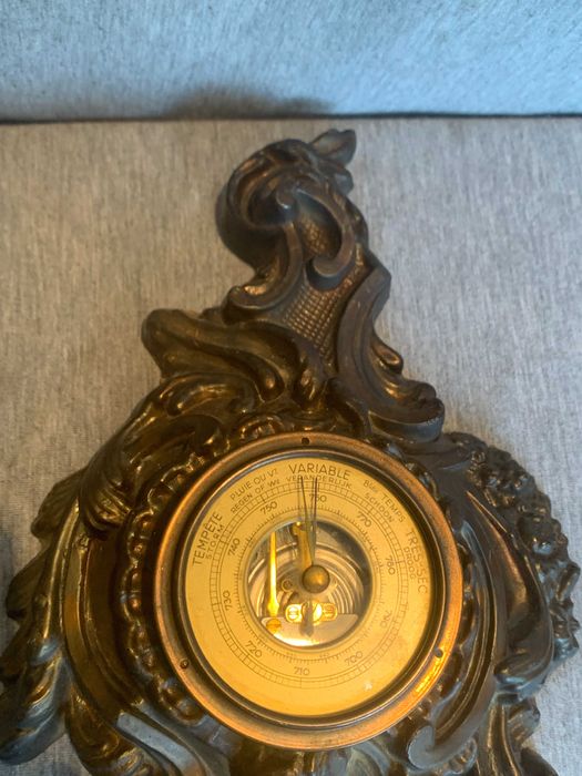 стар масивен бронзов барометър