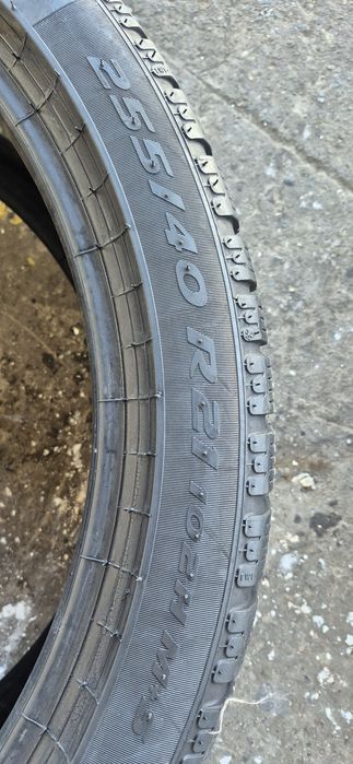 2 anvelope iarna Pirelli 255/40/21.Pretul este pe bucata.