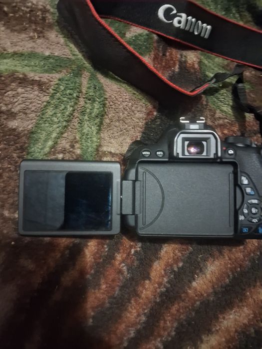 Фотоаппарат Canon EOS700D