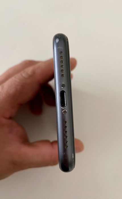 iPhone 11 64GB, îngrijit, liber de rețea, cutie