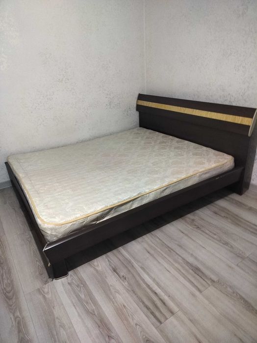 Кровать двуспальная