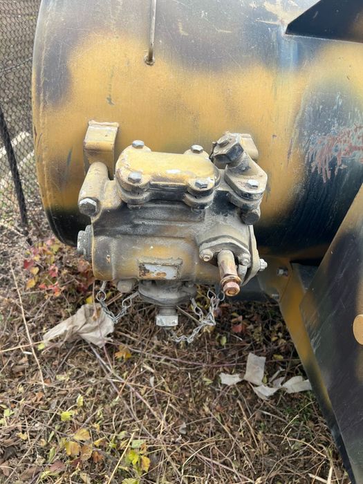 Цистерна бензовоз