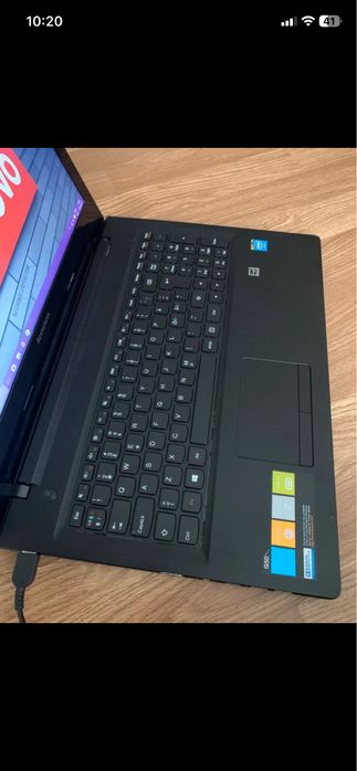 Laptop Lenovo Slim Display 15,6 inch led,4gb ram ddr3,600gb memorie perfect functional cu încarcător