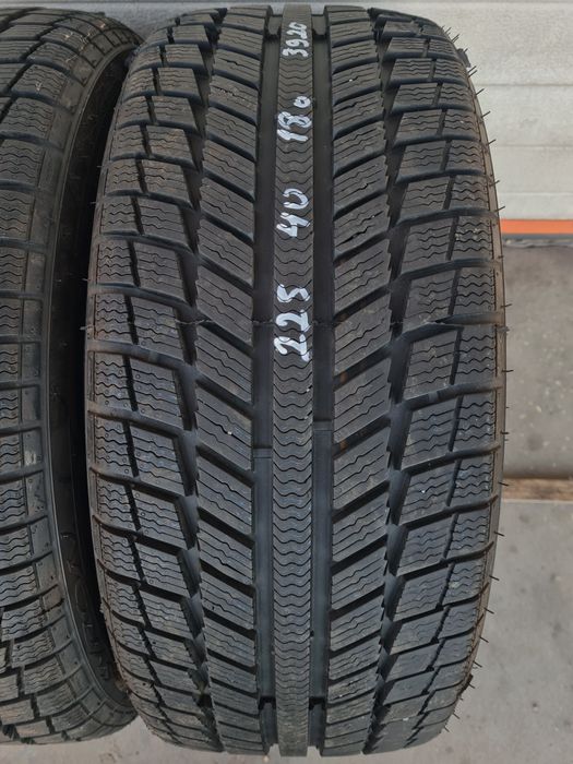 Зимни гуми 2 броя SYRON Everest1 225 40 R18 дот 3920