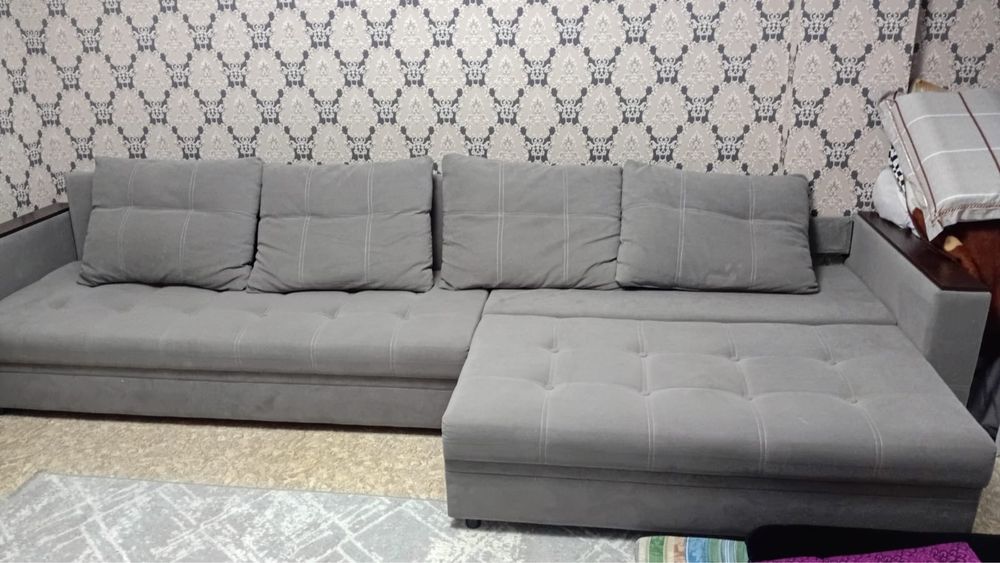 Диван почти новый