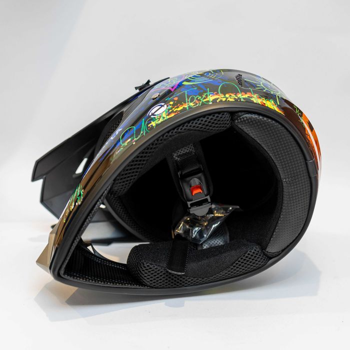 Каска подходяща за мотокрос , планински велосипед , ел. тротинетка