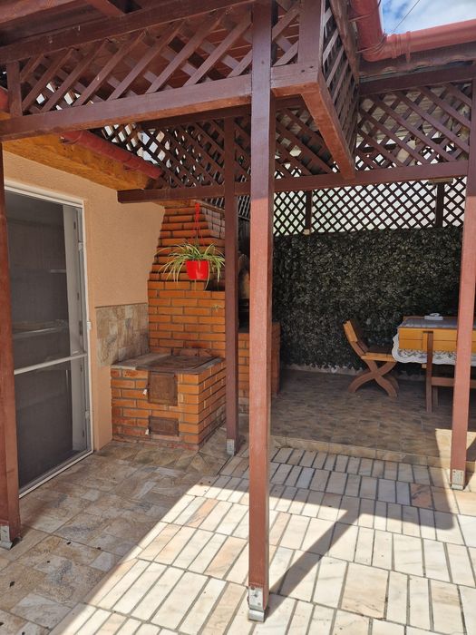 Închiriez 2 camere la casă
